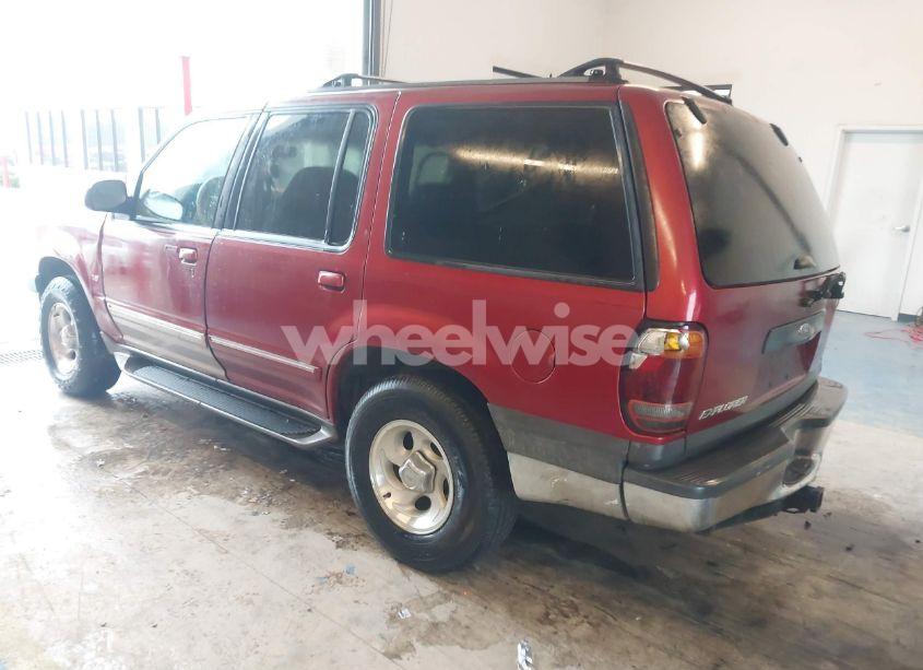 Photo 3 of 2000 Ford Explorer XLT (VIN 1FMZU83P1YZC54998)