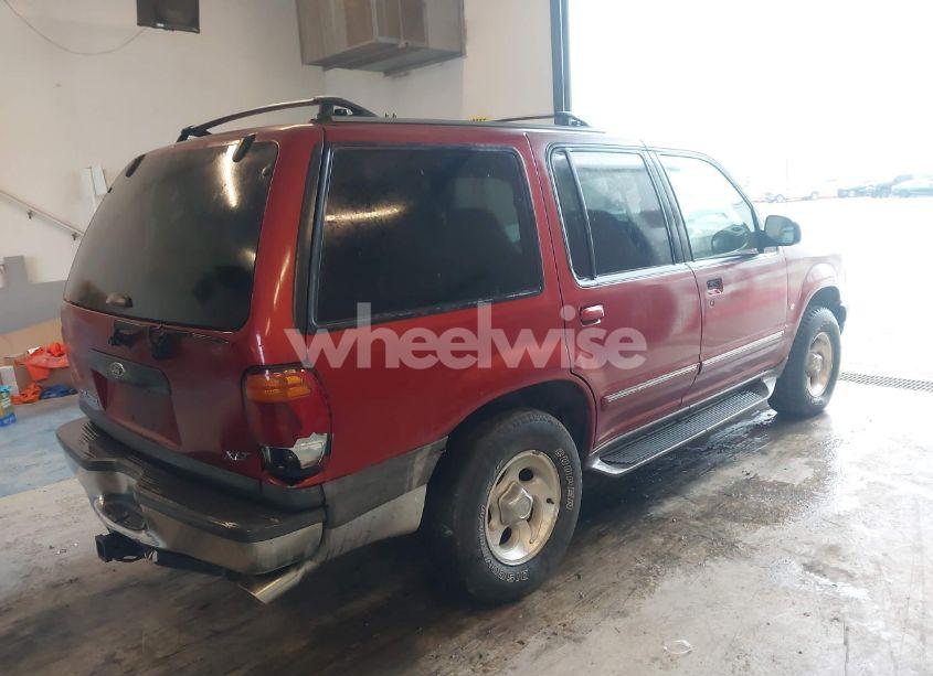 Photo 4 of 2000 Ford Explorer XLT (VIN 1FMZU83P1YZC54998)