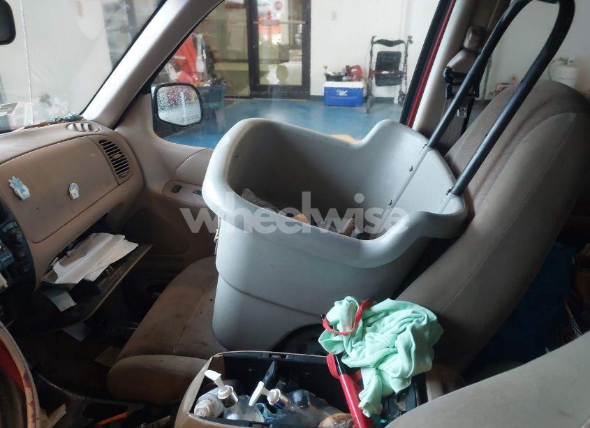 Photo 5 of 2000 Ford Explorer XLT (VIN 1FMZU83P1YZC54998)