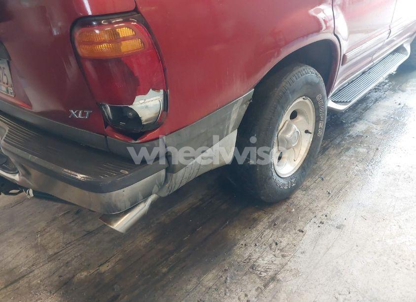 Photo 6 of 2000 Ford Explorer XLT (VIN 1FMZU83P1YZC54998)