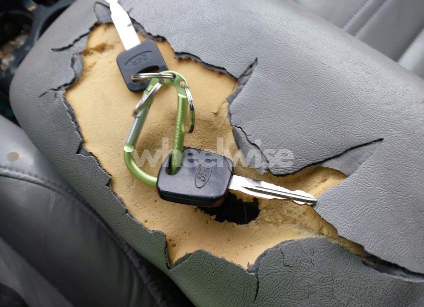 Photo 11 of 2000 Ford Explorer XLT (VIN 1FMZU83P2YZB75694)