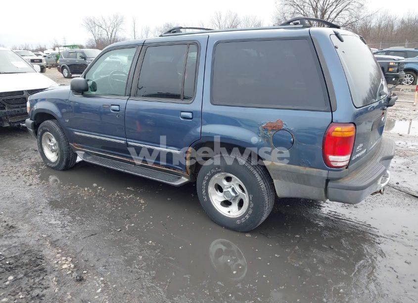 Photo 3 of 2000 Ford Explorer XLT (VIN 1FMZU83P2YZB75694)