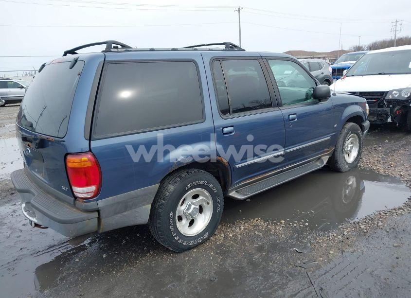 Photo 4 of 2000 Ford Explorer XLT (VIN 1FMZU83P2YZB75694)