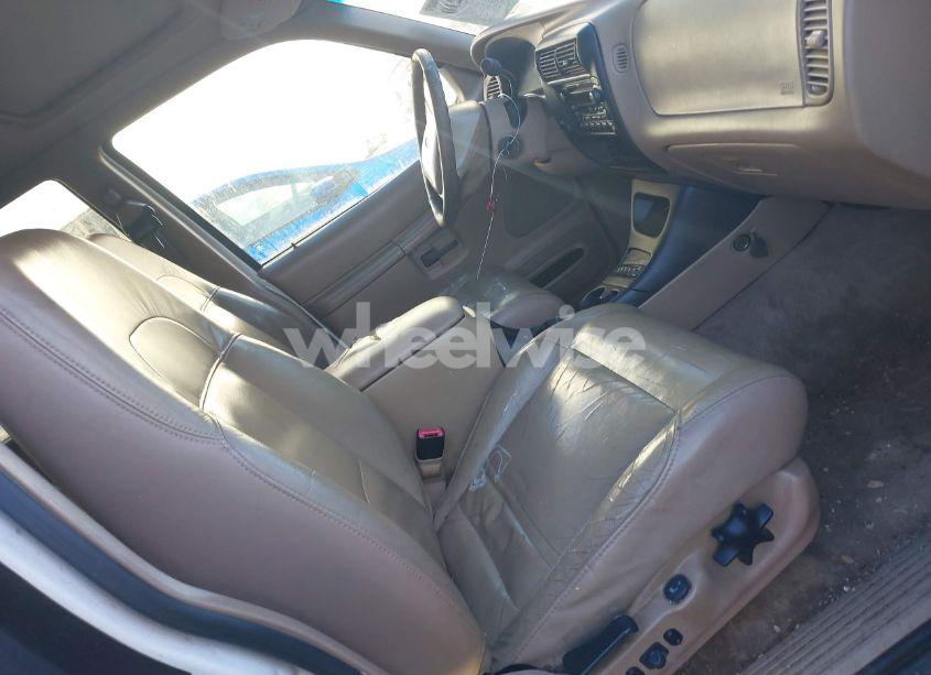 Photo 5 of 2000 Ford Explorer EDDIE BAUER (VIN 1FMZU84P4YZB50648)
