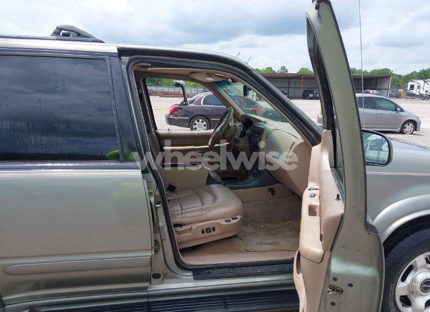 Photo 5 of 2000 Ford Explorer LIMITED (VIN 1FMZU85P9YUB30553)