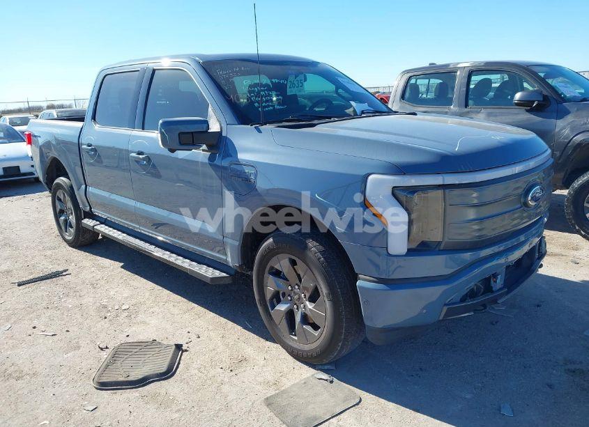 2023 Ford F-150 LIGHTNING LARIAT (VIN 1FT6W1EV4PWG14074) main photo