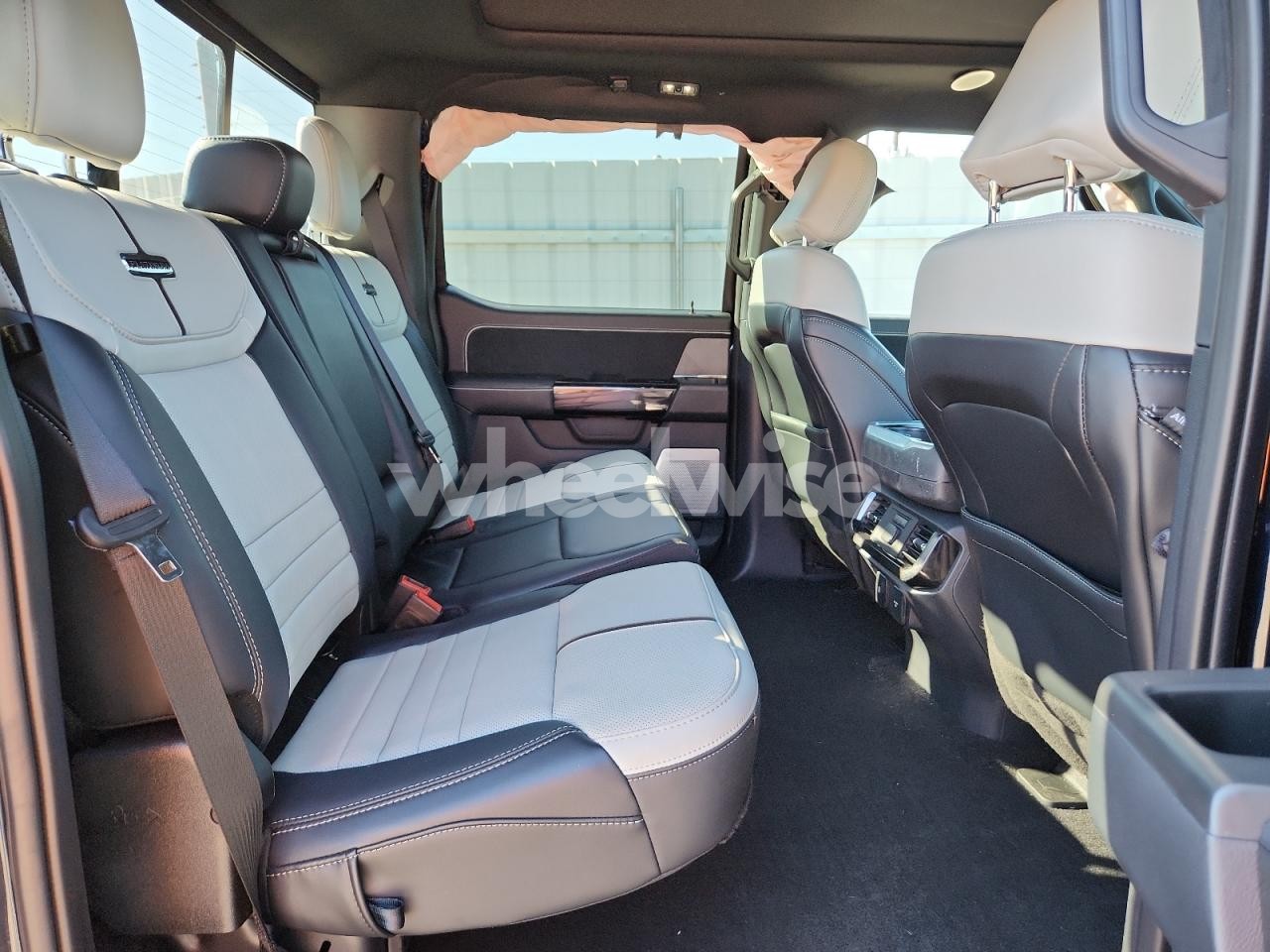 Photo 10 of 2024 FORD F150 LIGHTNING PLATINUM (VIN 1FT6W7L74RWG00105)