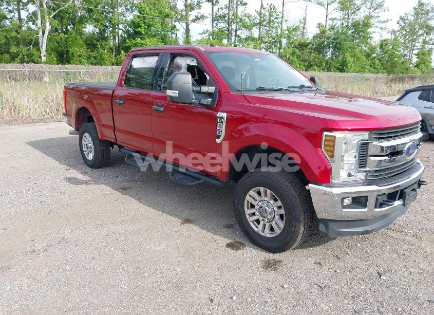 2019 Ford F-250 XLT (VIN 1FT7W2B60KEC57384) main photo