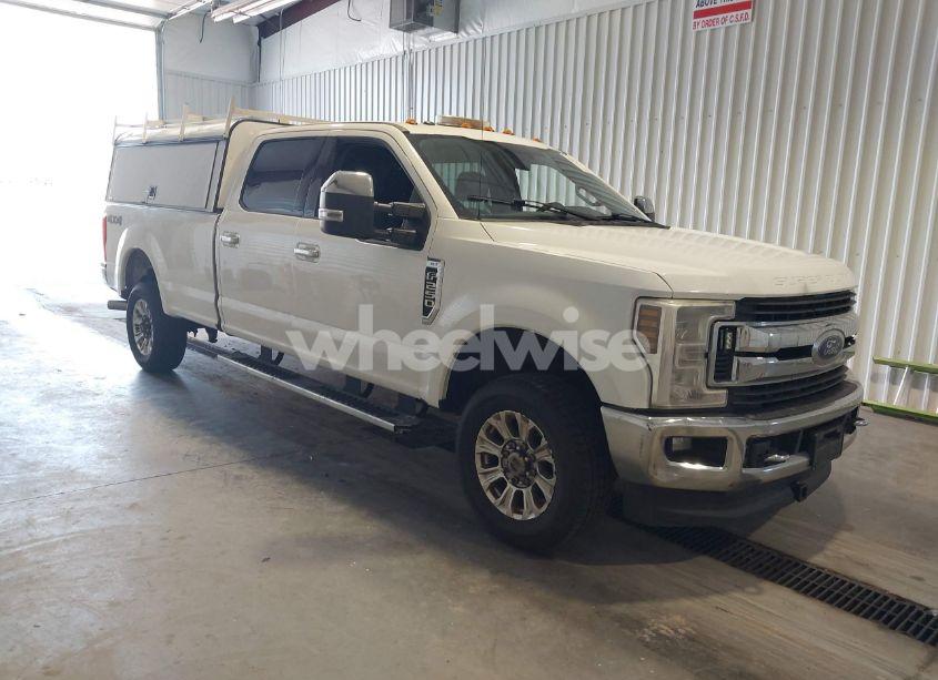 2018 Ford F-250 XLT (VIN 1FT7W2B61JEB22509) main photo