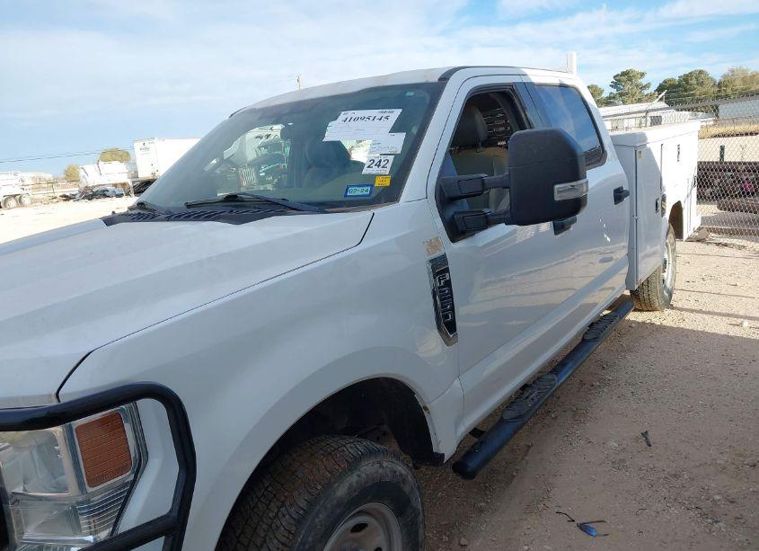 Photo 2 of 2022 Ford F-250 XL (VIN 1FT7W2B61NED14924)