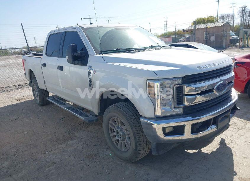 2019 Ford F-250 XLT (VIN 1FT7W2B62KEE73513) main photo