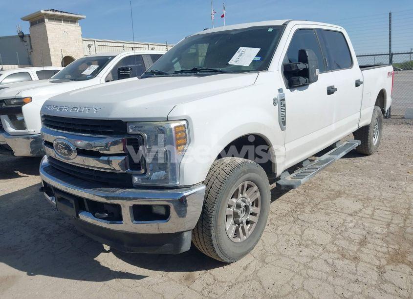 Photo 2 of 2019 Ford F-250 XLT (VIN 1FT7W2B62KEE73513)