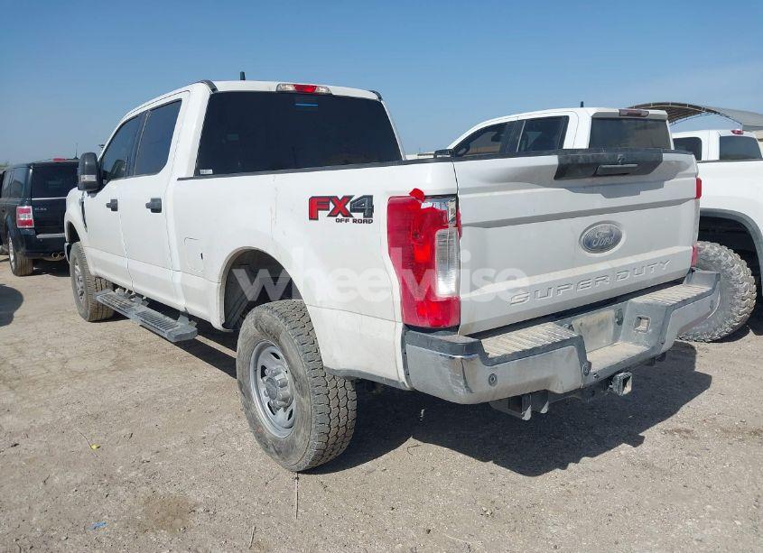 Photo 3 of 2019 Ford F-250 XLT (VIN 1FT7W2B62KEE73513)