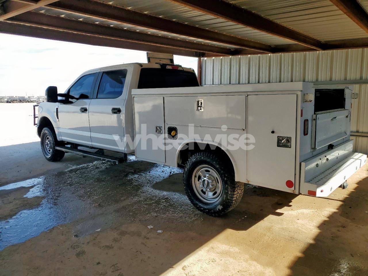 Photo 2 of 2017 FORD F250 SUPER DUTY UTILITY / SERVICE TRUCK (VIN 1FT7W2B63HEE97845)