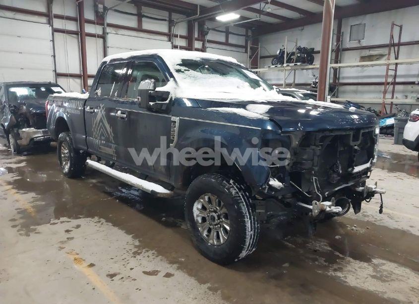 2017 Ford F-250 XLT (VIN 1FT7W2B63HEF10061) main photo