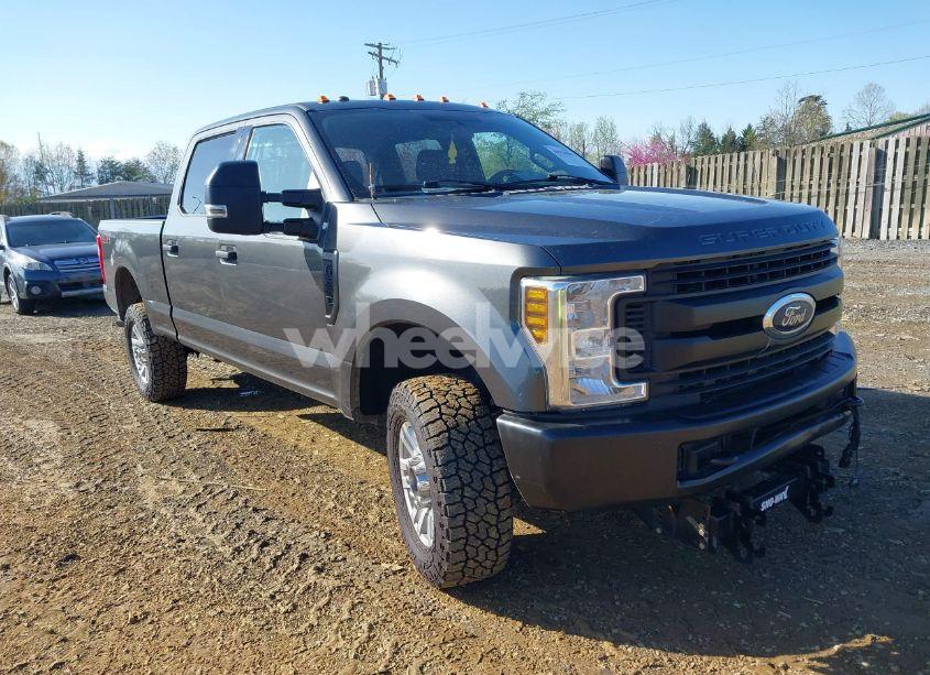 2018 Ford F-250 XLT (VIN 1FT7W2B64JEC34849) main photo