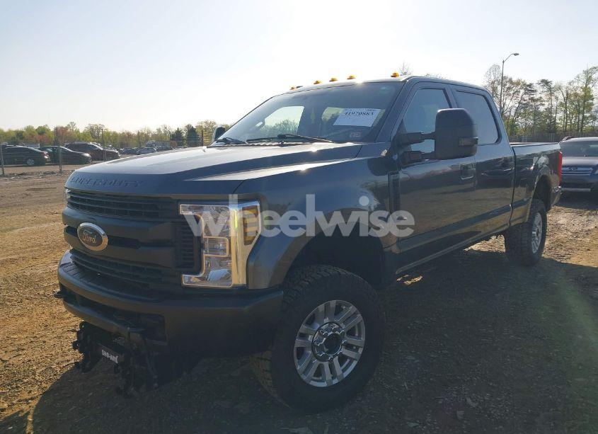 Photo 2 of 2018 Ford F-250 XLT (VIN 1FT7W2B64JEC34849)
