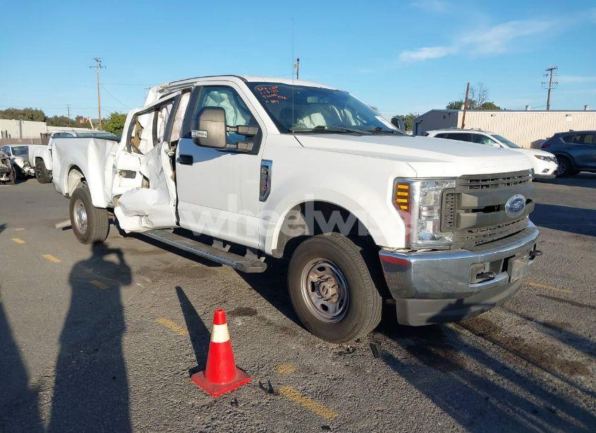 2018 Ford F-250 XL (VIN 1FT7W2B64JEC62375) main photo