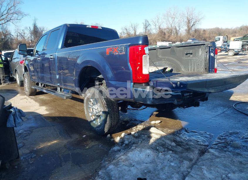 Photo 3 of 2018 Ford F-250 XLT (VIN 1FT7W2B65JEB80445)