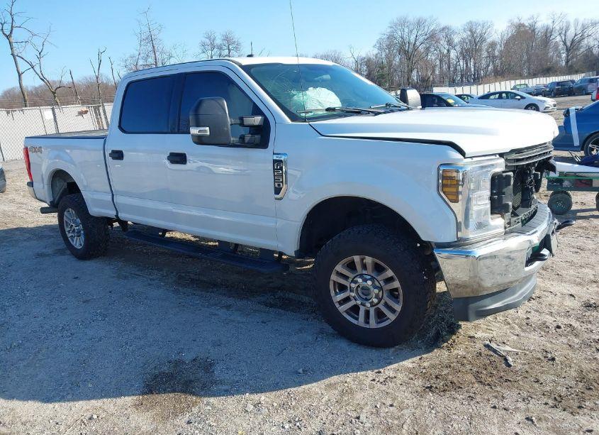 2019 Ford F-250 XLT (VIN 1FT7W2B65KEF14989) main photo