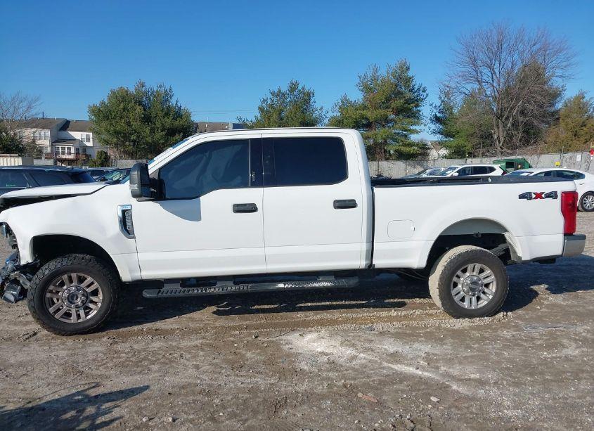Photo 13 of 2019 Ford F-250 XLT (VIN 1FT7W2B65KEF14989)