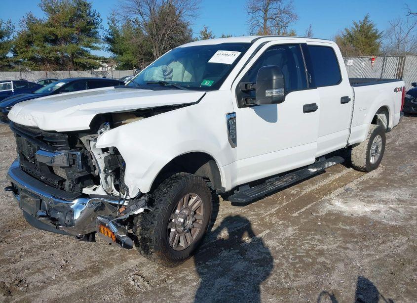 Photo 2 of 2019 Ford F-250 XLT (VIN 1FT7W2B65KEF14989)