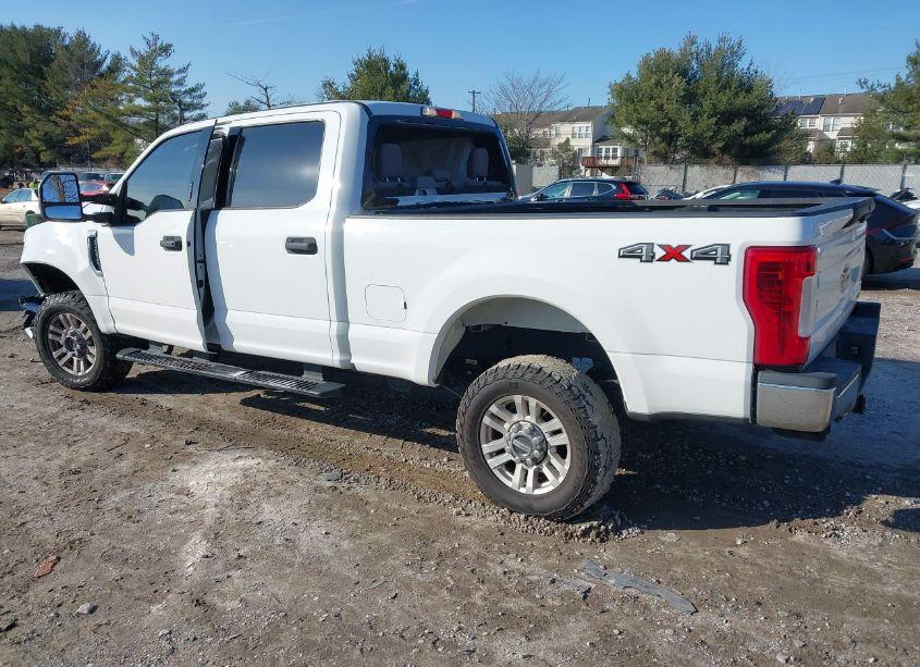 Photo 3 of 2019 Ford F-250 XLT (VIN 1FT7W2B65KEF14989)