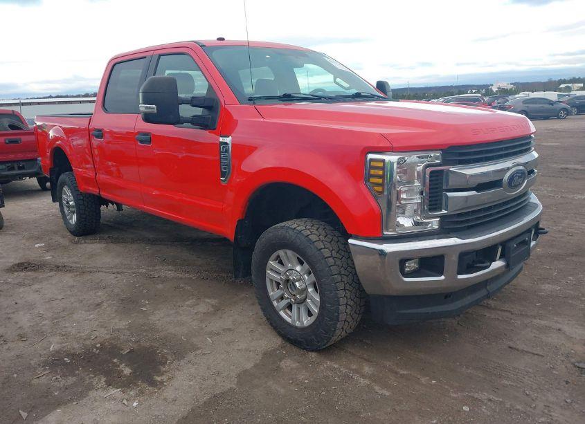 2019 Ford F-250 XLT (VIN 1FT7W2B65KEF59219) main photo