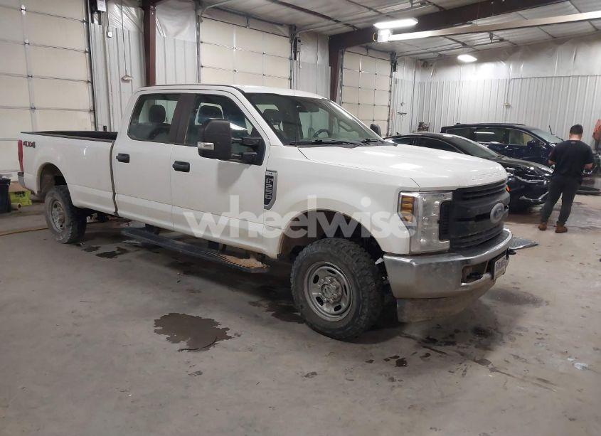2019 Ford F-250 XL (VIN 1FT7W2B66KEE65415) main photo