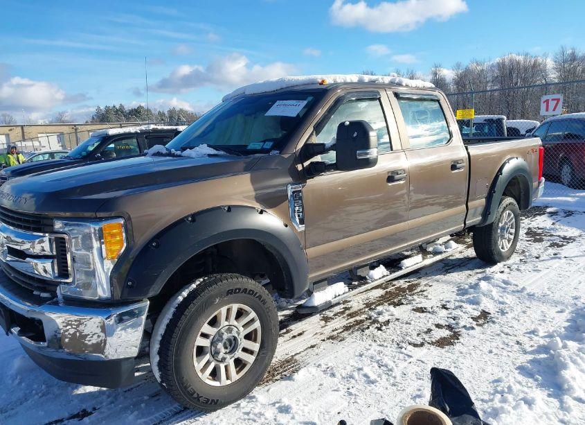 Photo 2 of 2017 Ford F-250 XL (VIN 1FT7W2B67HEE69238)