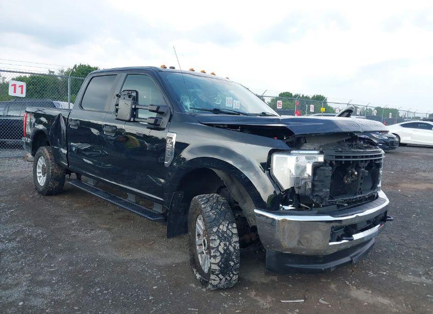2018 Ford F-250 XL (VIN 1FT7W2B67JEB94122) main photo