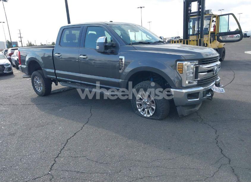 2019 Ford F-250 XLT (VIN 1FT7W2B67KED17936) main photo
