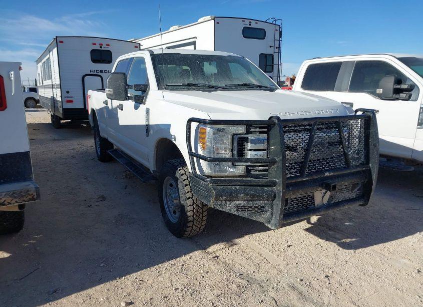 2019 Ford F-250 XLT (VIN 1FT7W2B68KED15502) main photo