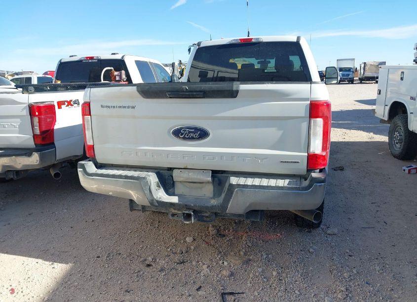Photo 16 of 2019 Ford F-250 XLT (VIN 1FT7W2B68KED15502)