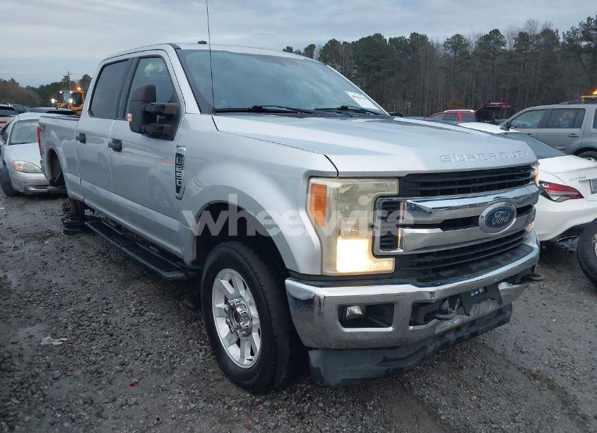 2019 Ford F-250 XLT (VIN 1FT7W2B68KED76249) main photo
