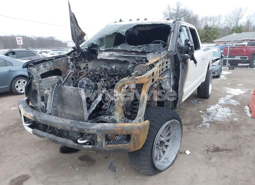 Photo 2 of 2019 Ford F-250 PLATINUM (VIN 1FT7W2B68KEF27543)