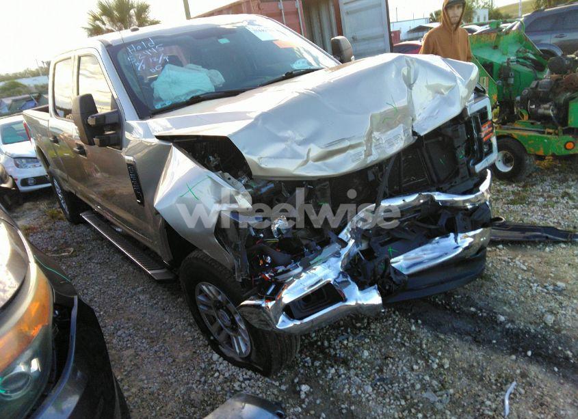 2017 Ford F-250 XLT (VIN 1FT7W2B6XHED76276) main photo