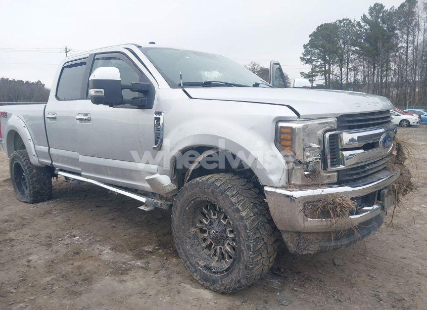 2018 Ford F-250 XLT (VIN 1FT7W2B6XJEC73803) main photo
