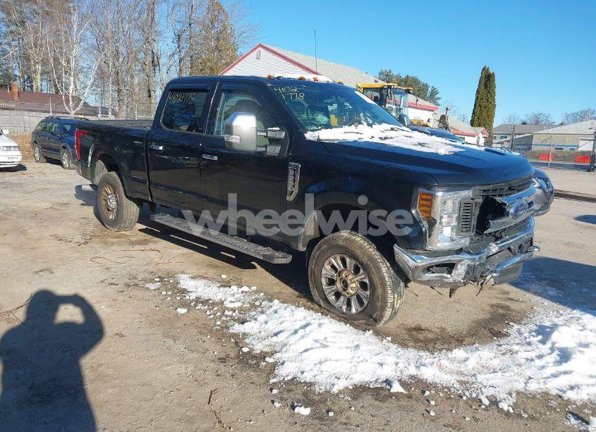 2019 Ford F-250 XLT (VIN 1FT7W2B6XKEC72832) main photo