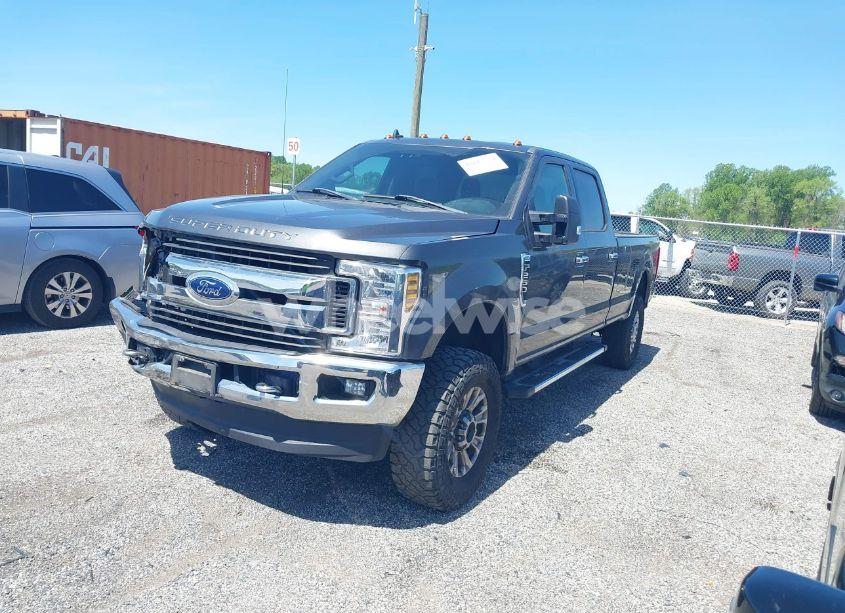 Photo 2 of 2019 Ford F-250 XLT (VIN 1FT7W2B6XKED46072)
