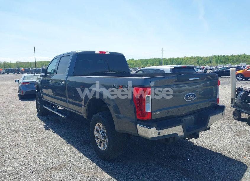 Photo 3 of 2019 Ford F-250 XLT (VIN 1FT7W2B6XKED46072)