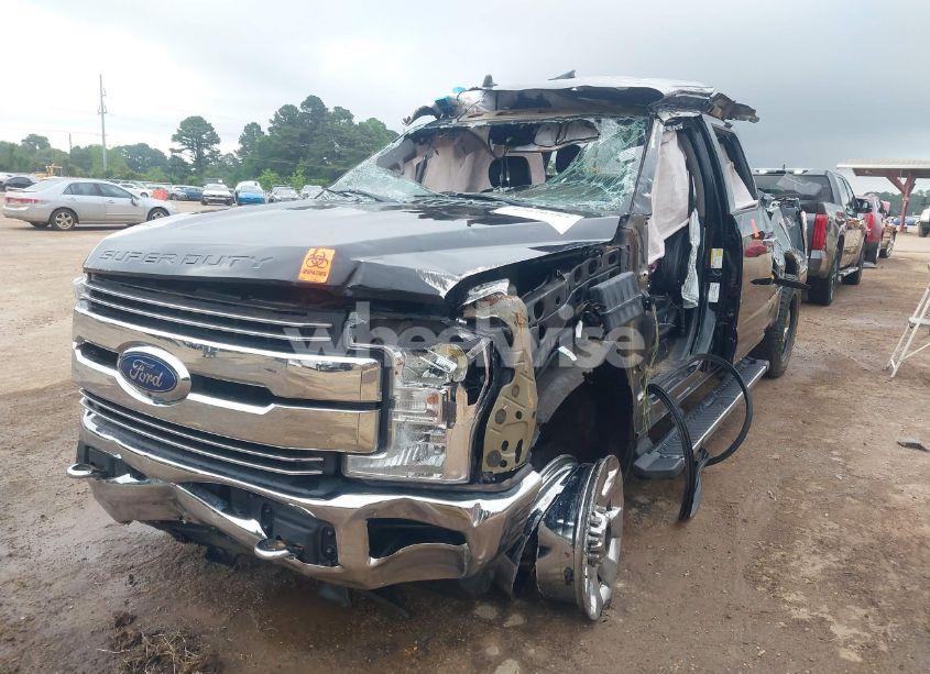 Photo 2 of 2019 Ford F-250 LARIAT (VIN 1FT7W2B6XKEF64755)
