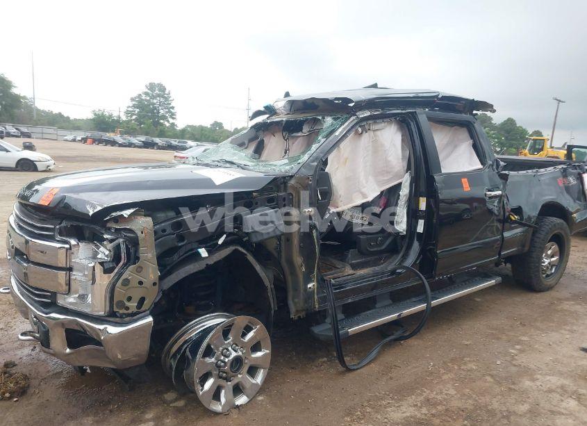Photo 6 of 2019 Ford F-250 LARIAT (VIN 1FT7W2B6XKEF64755)