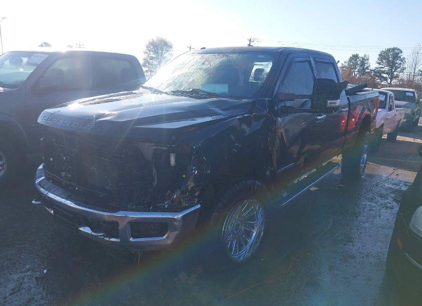 Photo 2 of 2017 Ford F-250 LARIAT (VIN 1FT7W2BT0HEE40900)