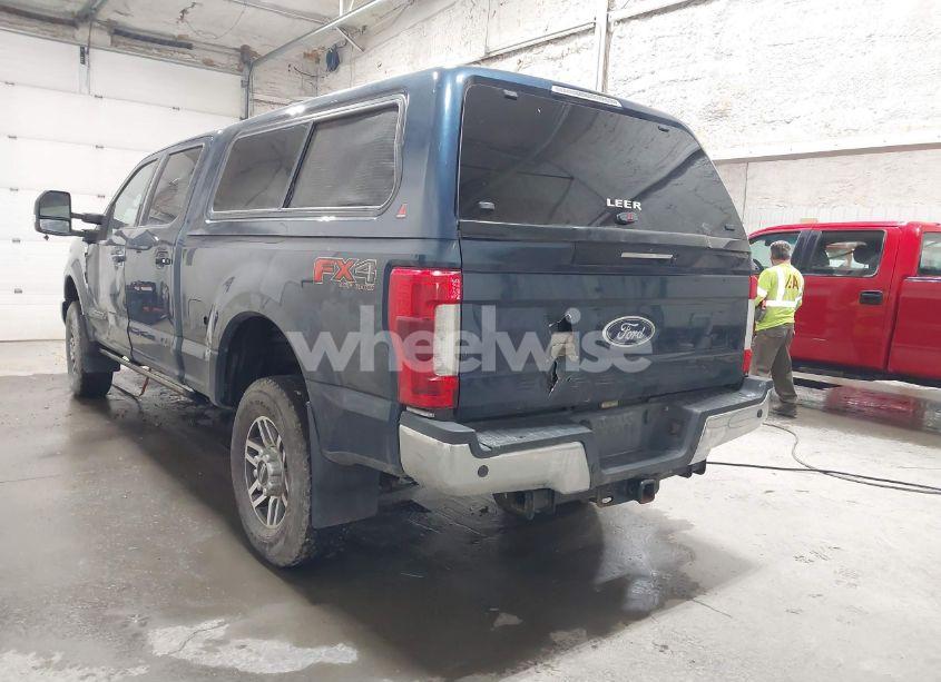 Photo 3 of 2019 Ford F-250 LARIAT (VIN 1FT7W2BT0KEC80833)