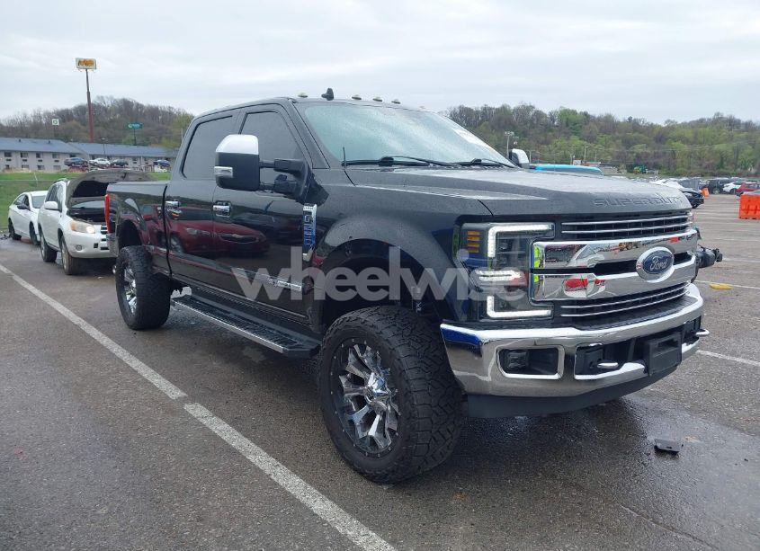 2019 Ford F-250 LARIAT (VIN 1FT7W2BT0KED07030) main photo