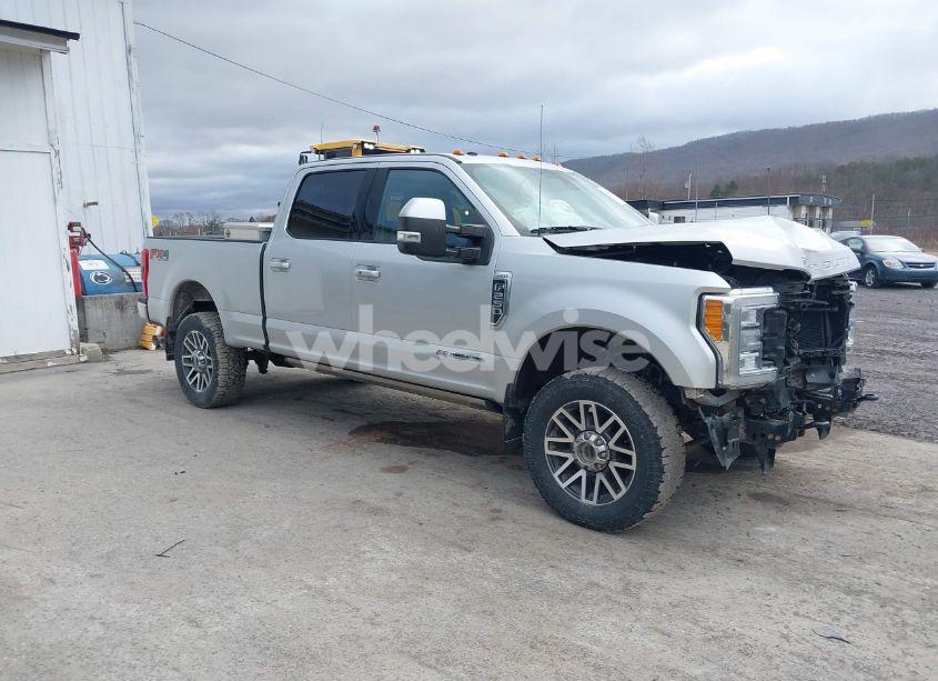 2018 Ford F-250 LARIAT (VIN 1FT7W2BT1JEC54725) main photo