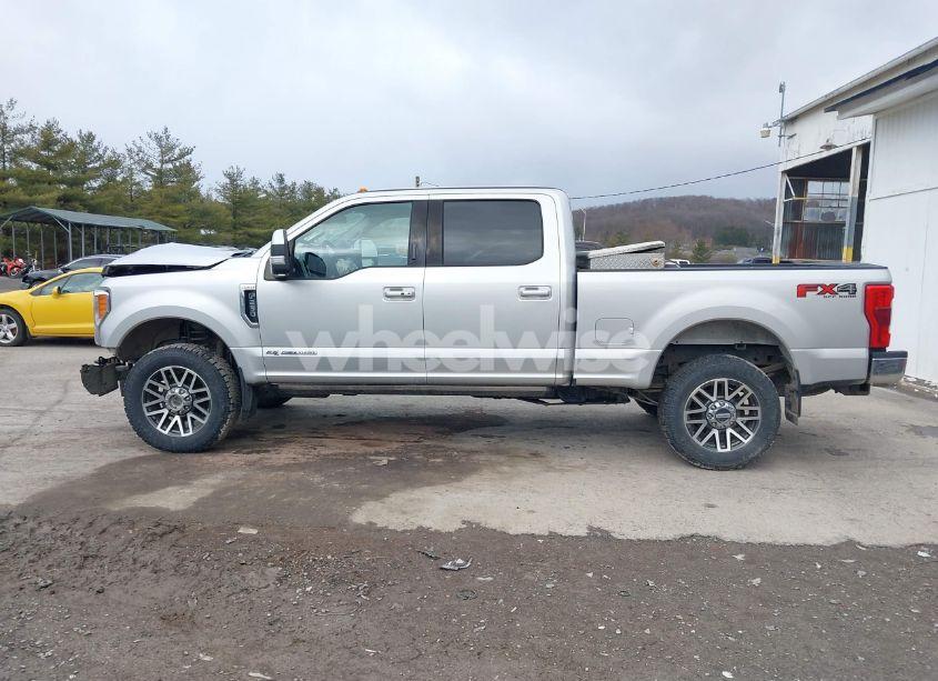 Photo 15 of 2018 Ford F-250 LARIAT (VIN 1FT7W2BT1JEC54725)