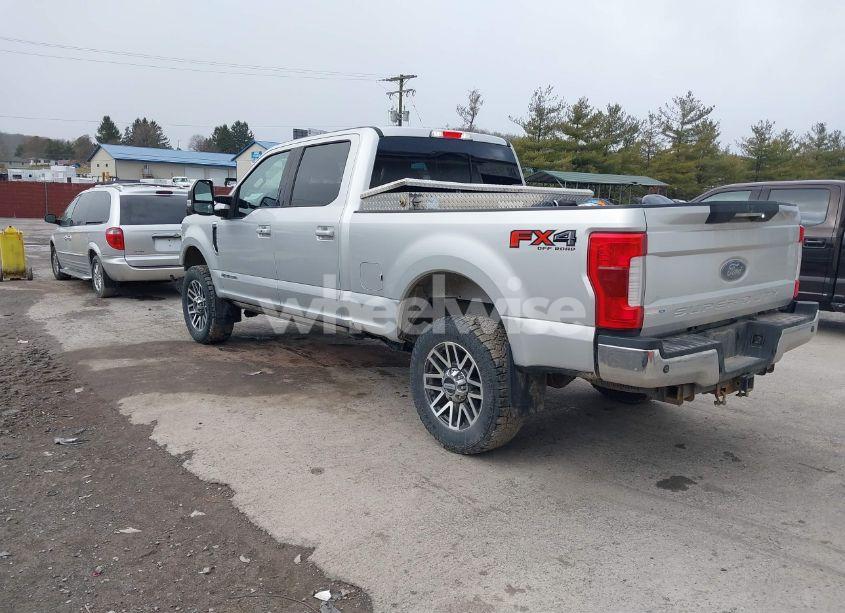 Photo 3 of 2018 Ford F-250 LARIAT (VIN 1FT7W2BT1JEC54725)