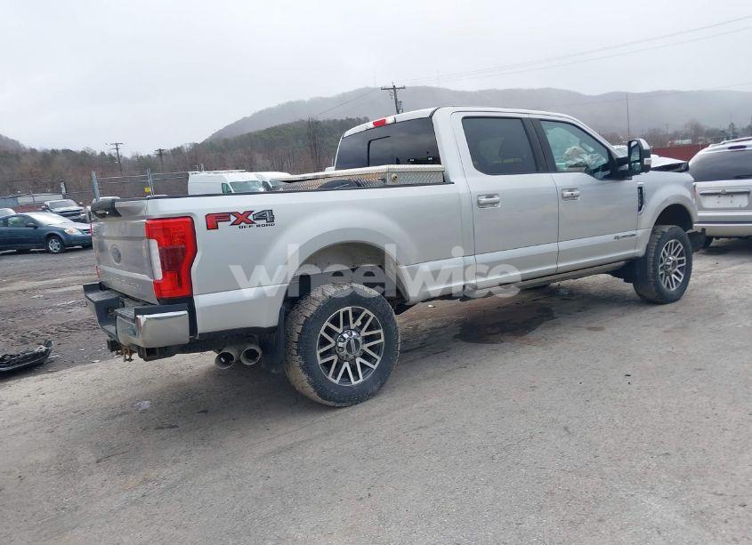Photo 4 of 2018 Ford F-250 LARIAT (VIN 1FT7W2BT1JEC54725)